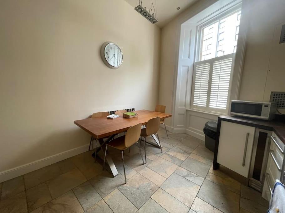 Stunning West End Flat! Appartement Glasgow Buitenkant foto